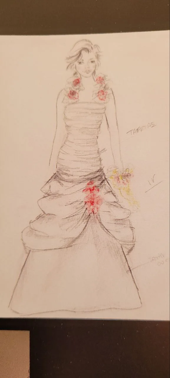 Croquis de mode au crayon d'une robe à buste drapé et fleurs rouges, notes taffetas et satin
