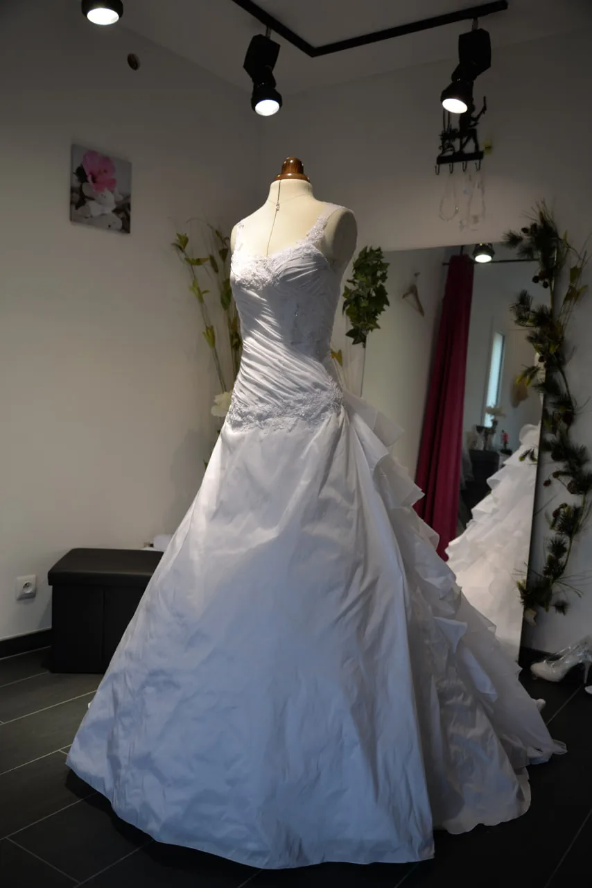 Robe de mariée — atelier L'Univers de la Mariée, Éperlecques