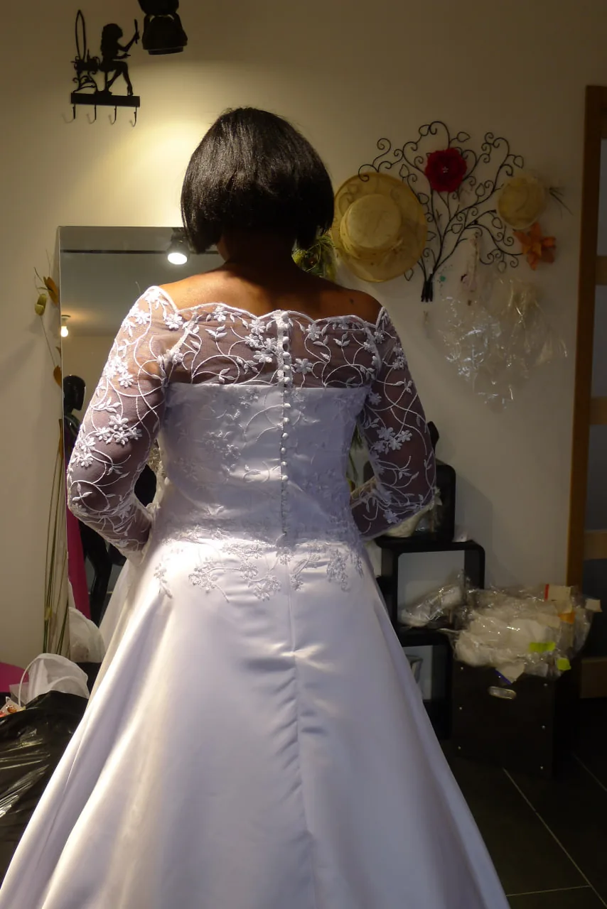 Majesté — robe de mariée, Dentelle & Taffetas
